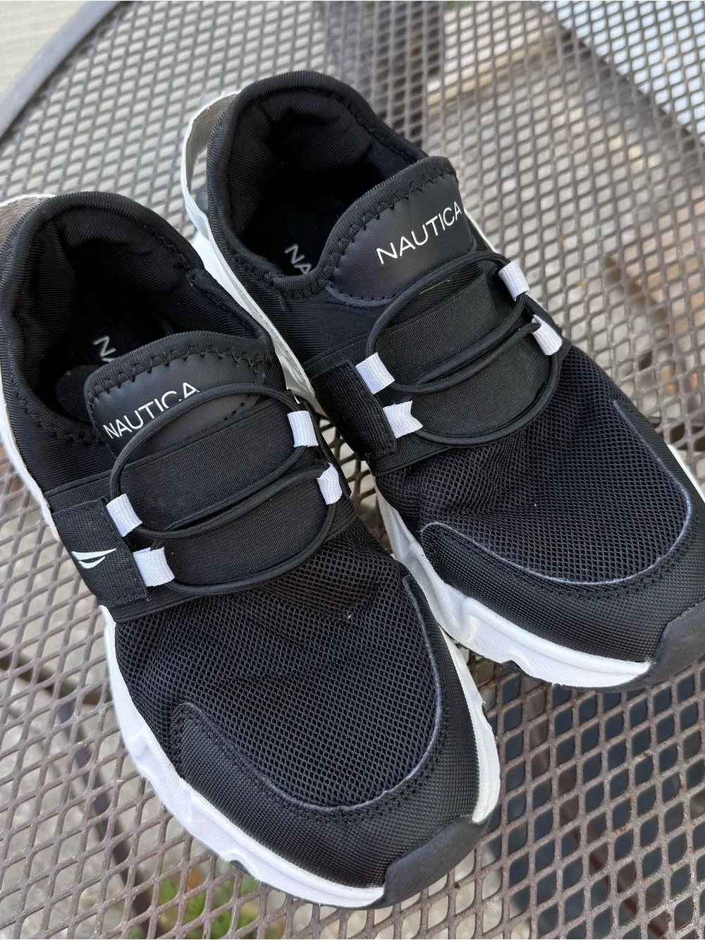 Nautica Kid’s 4 Low Top Athletic Sneakers Black White Lace-Up Activewear Casual